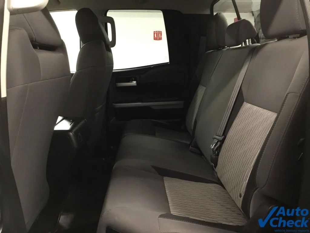 Used 2017 Silver Toyota SR5 image 33