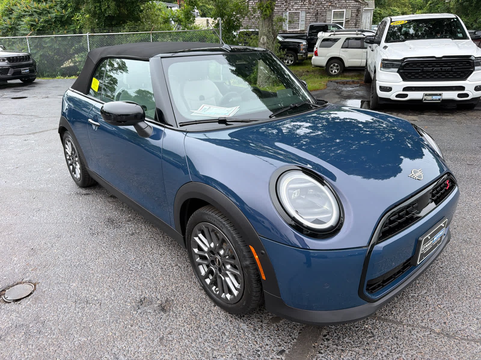 2025 MINI Convertible Cooper S Signature's photo
