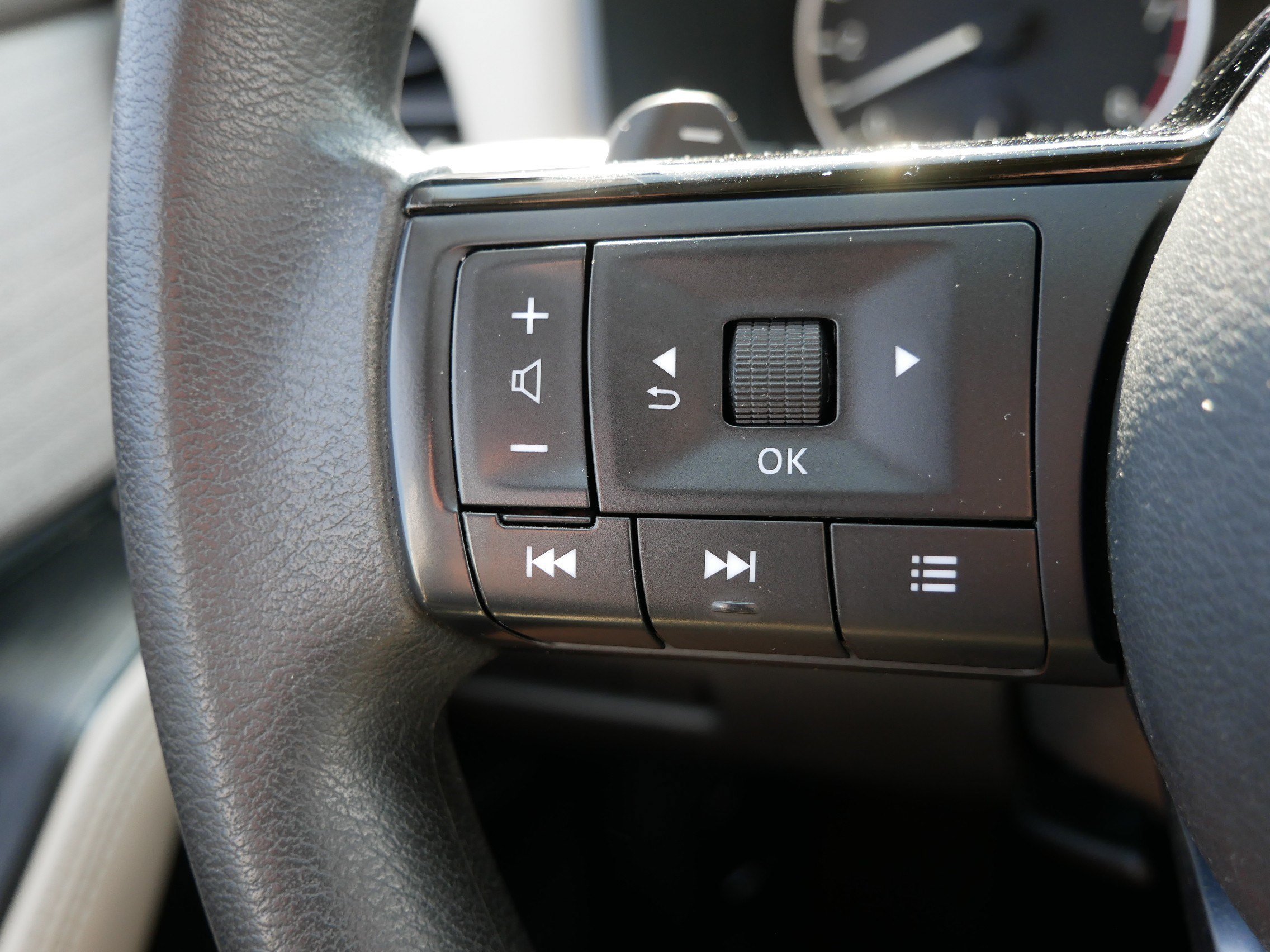 2021 Nissan Rogue SV - Photo 26