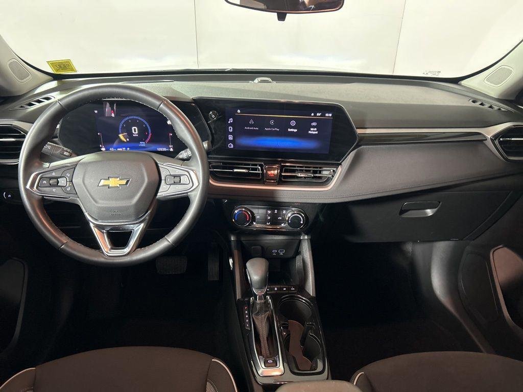 Used 2025 Summit White Chevrolet LT image 25