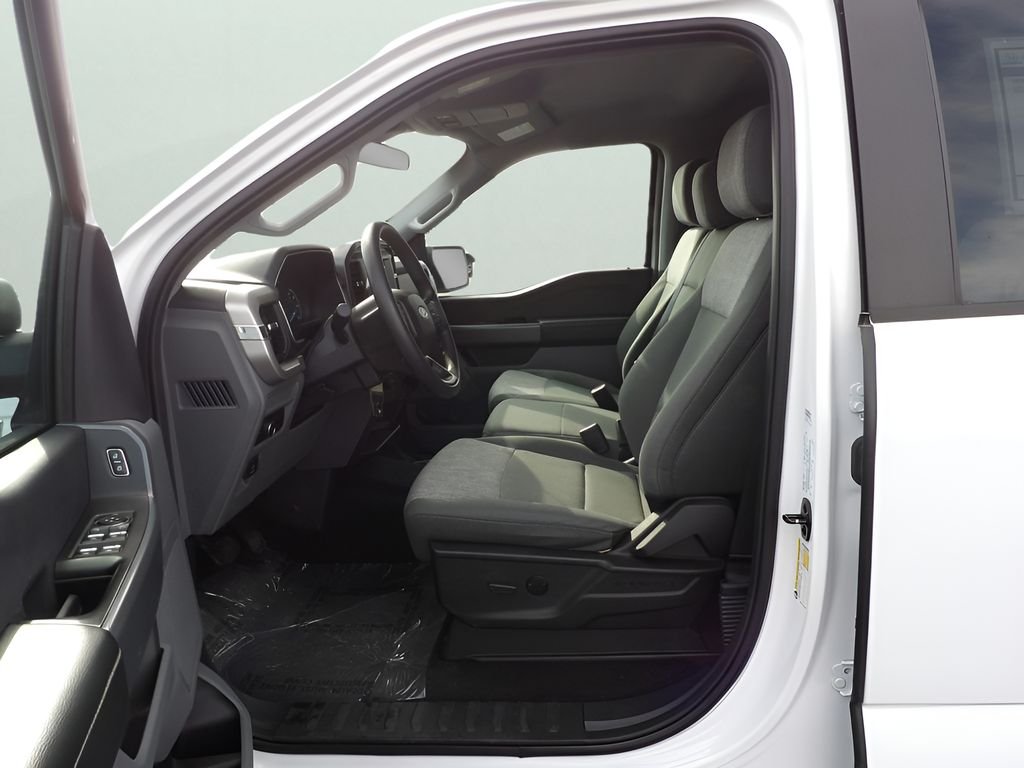 Used 2023 Oxford White Ford XLT image 12