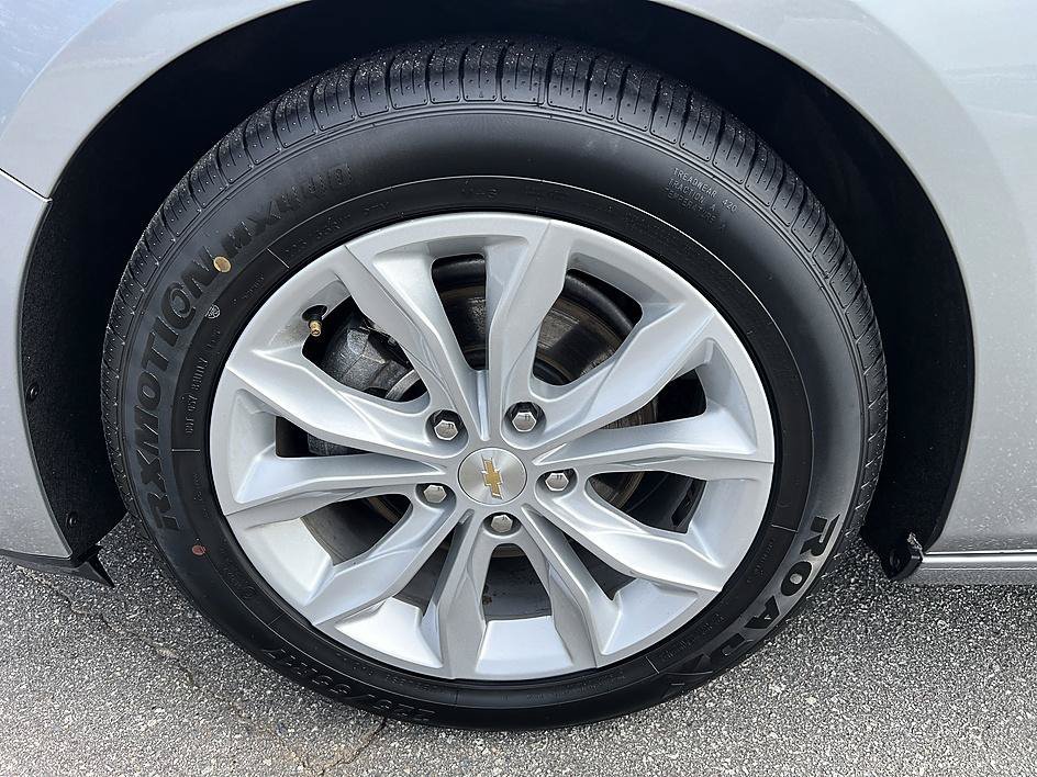 Used 2025 Sterling Gray Metallic Chevrolet LT image 9