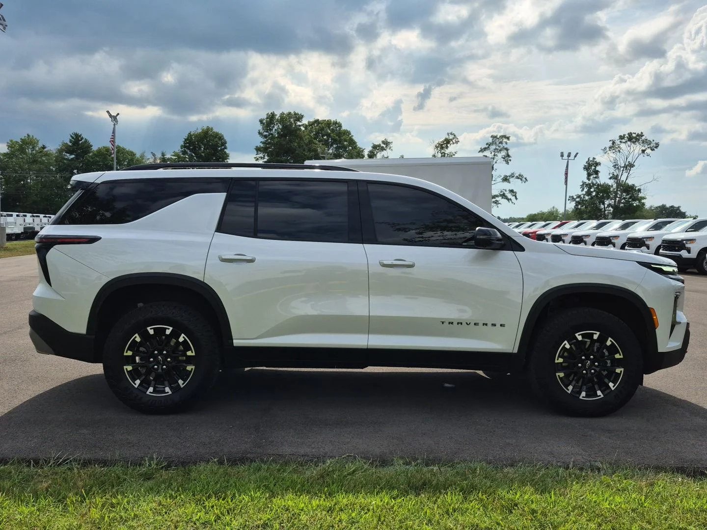 Used 2025 Iridescent Pearl Tricoat Chevrolet Z71 image 4