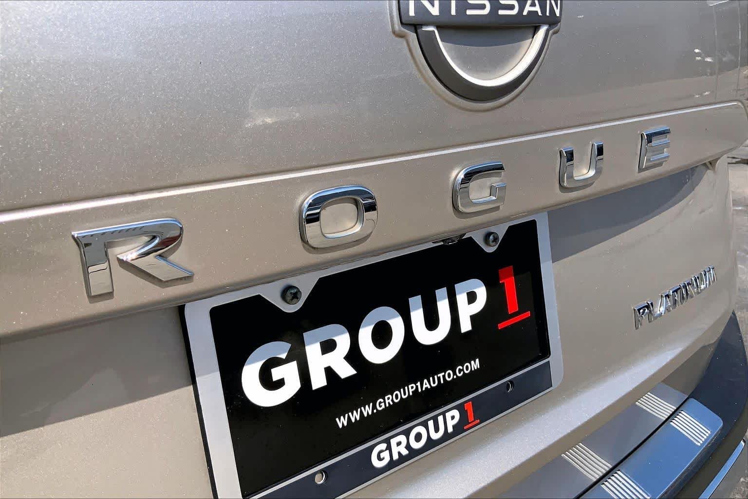 Used 2023 Champagne Silver Metallic Nissan Platinum image 31