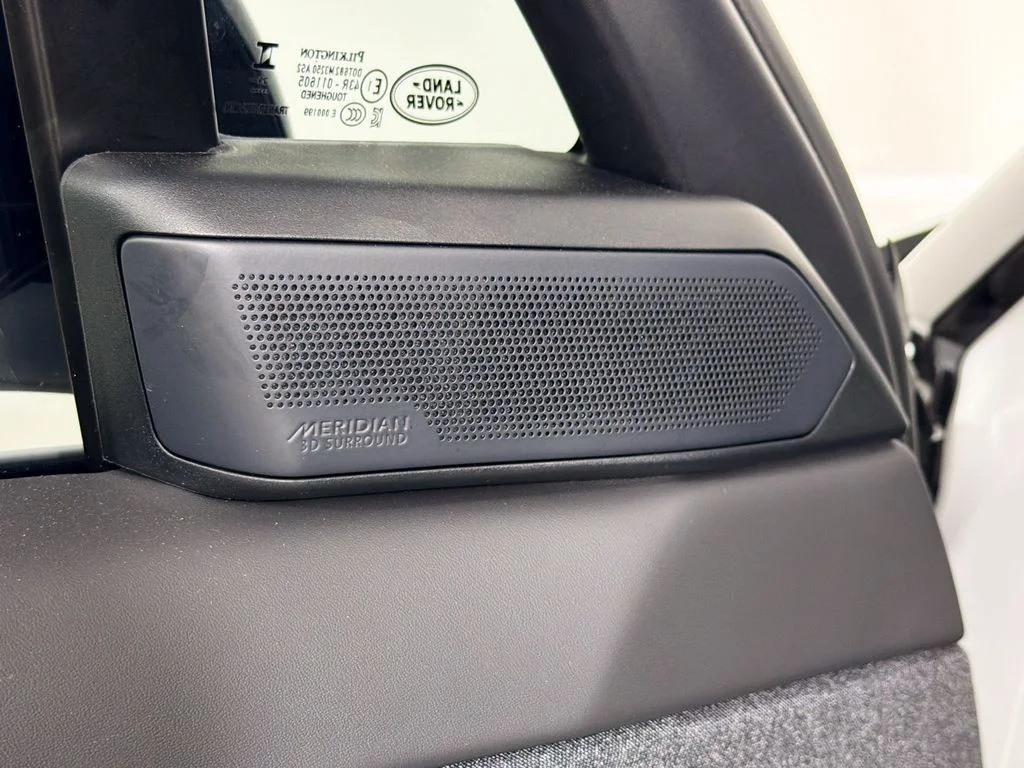 Used 2026 White Land Rover Dynamic SE image 19