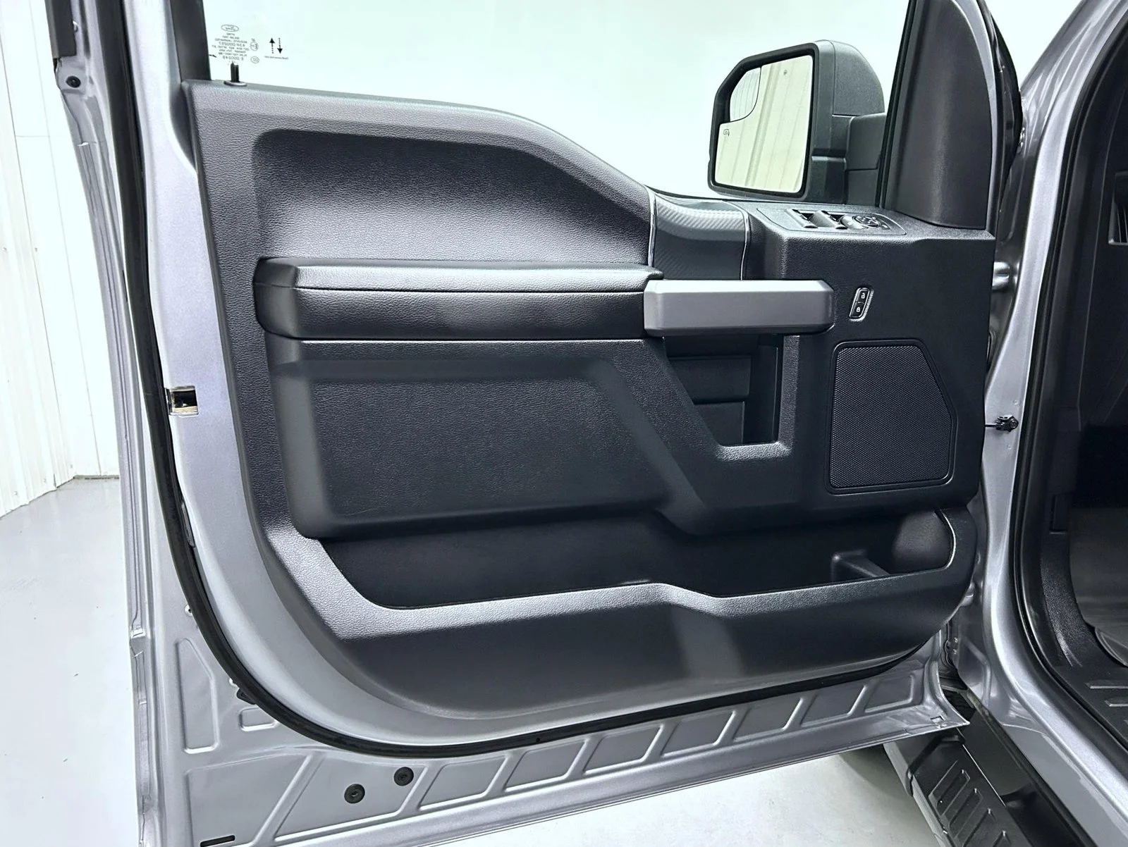 Used 2020 Silver Ford XLT image 9