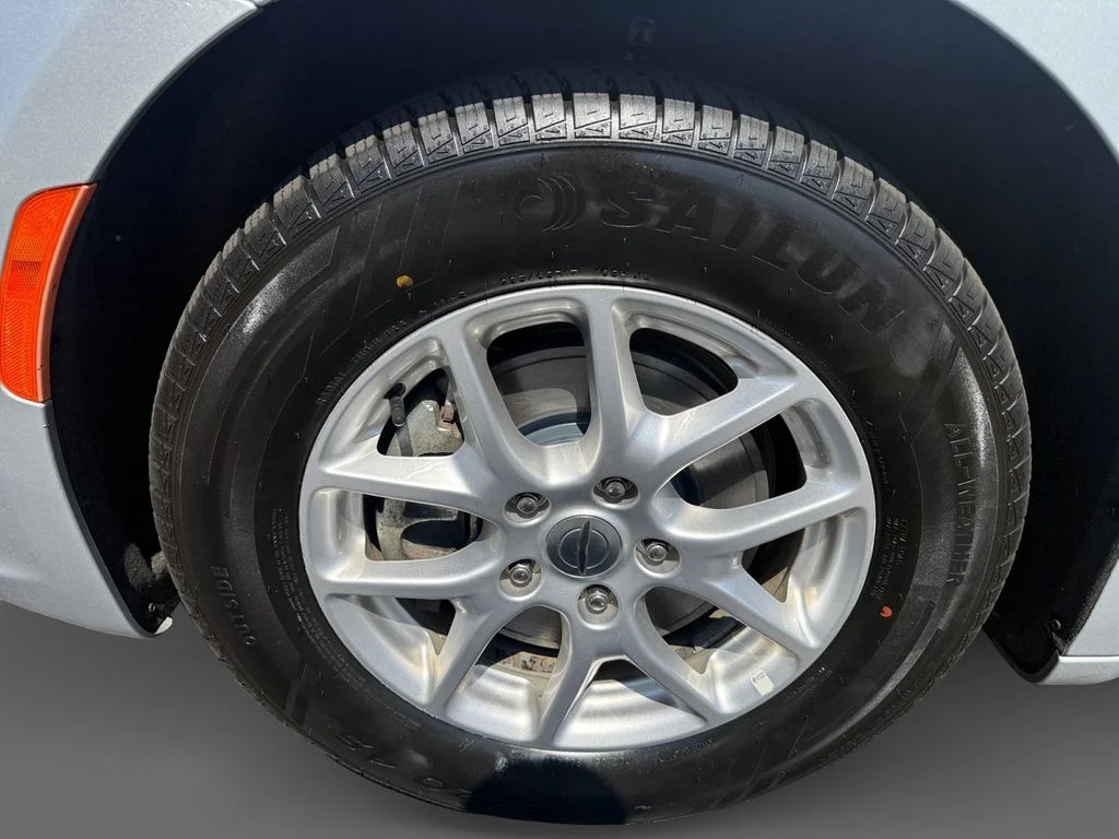 Used 2024 Silver Chrysler Touring L image 14
