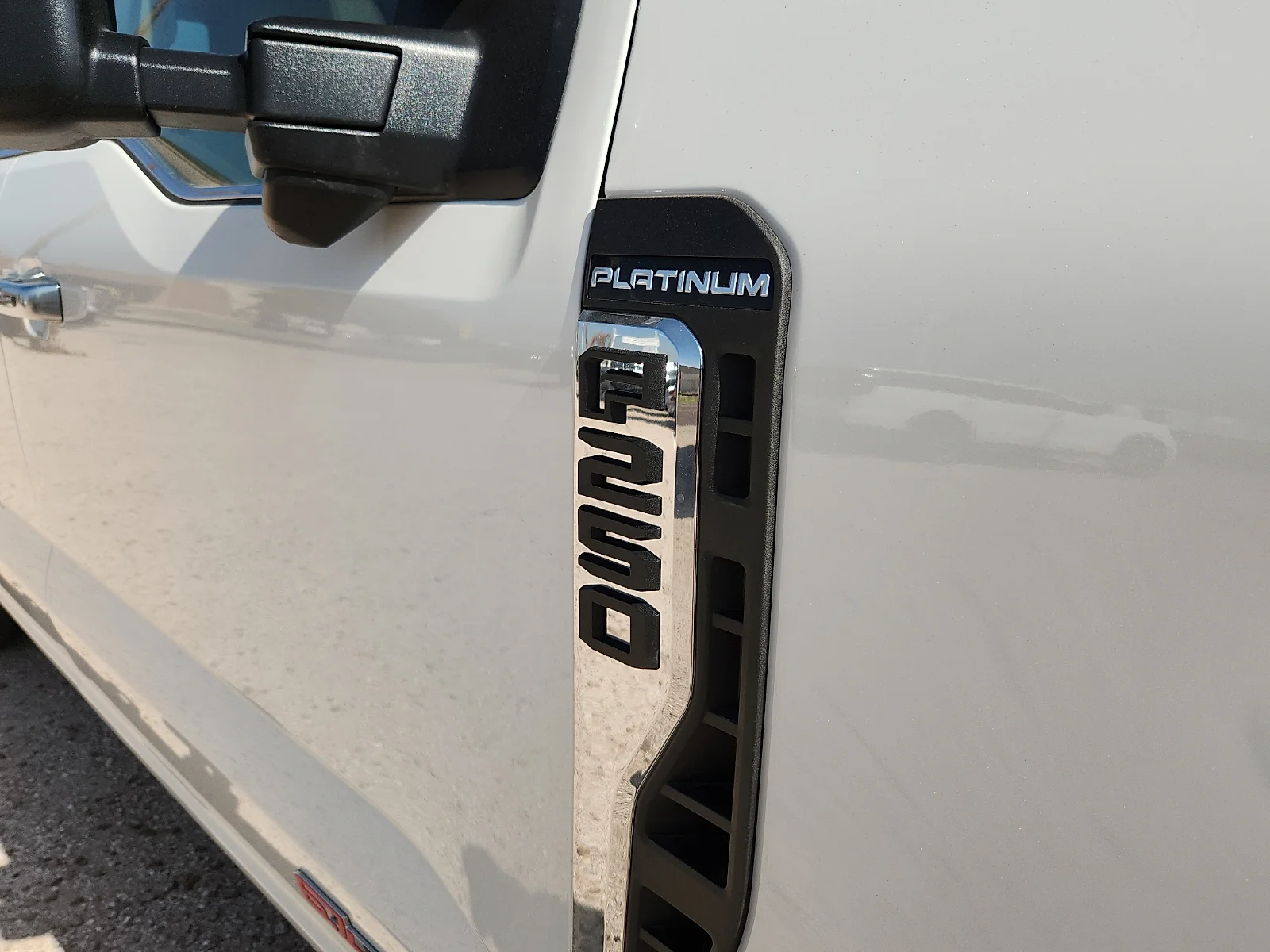 New 2026 Star White Metallic Tri-Coat Ford Platinum image 10
