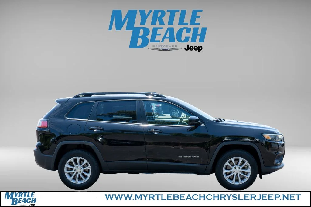 Certified Used 2022 Diamond Black Jeep Latitude Lux image 7