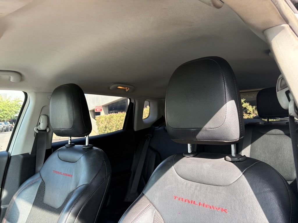 Used 2019 White Jeep Trailhawk image 10