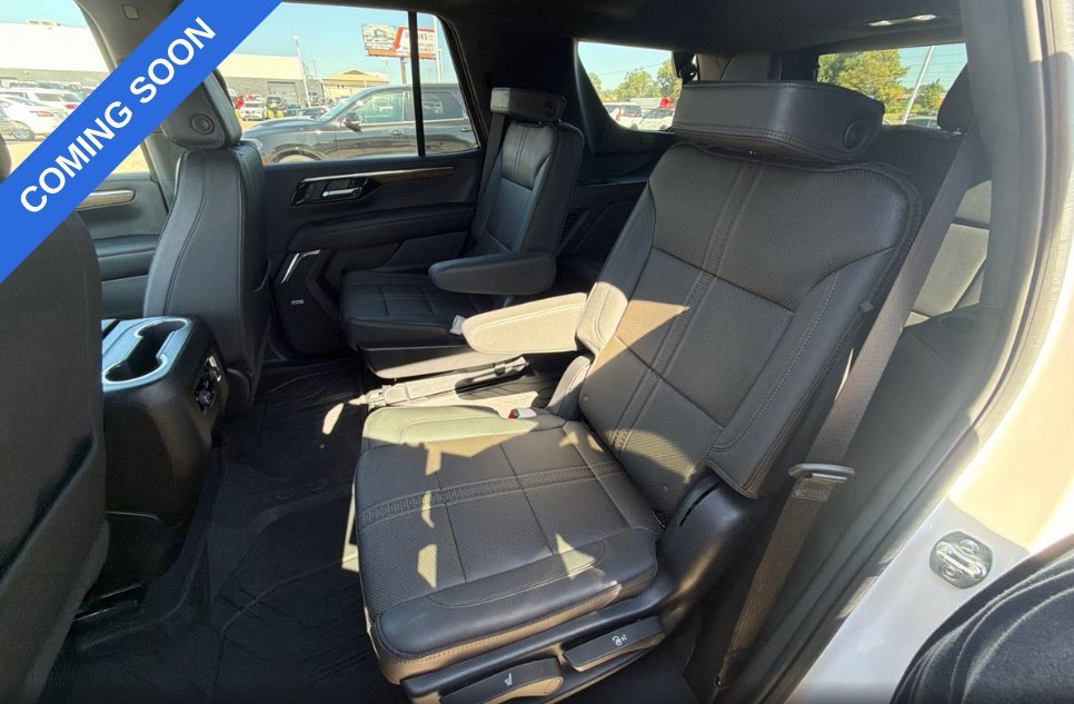 Used 2025 Iridescent Pearl Tricoat Chevrolet High Country image 4