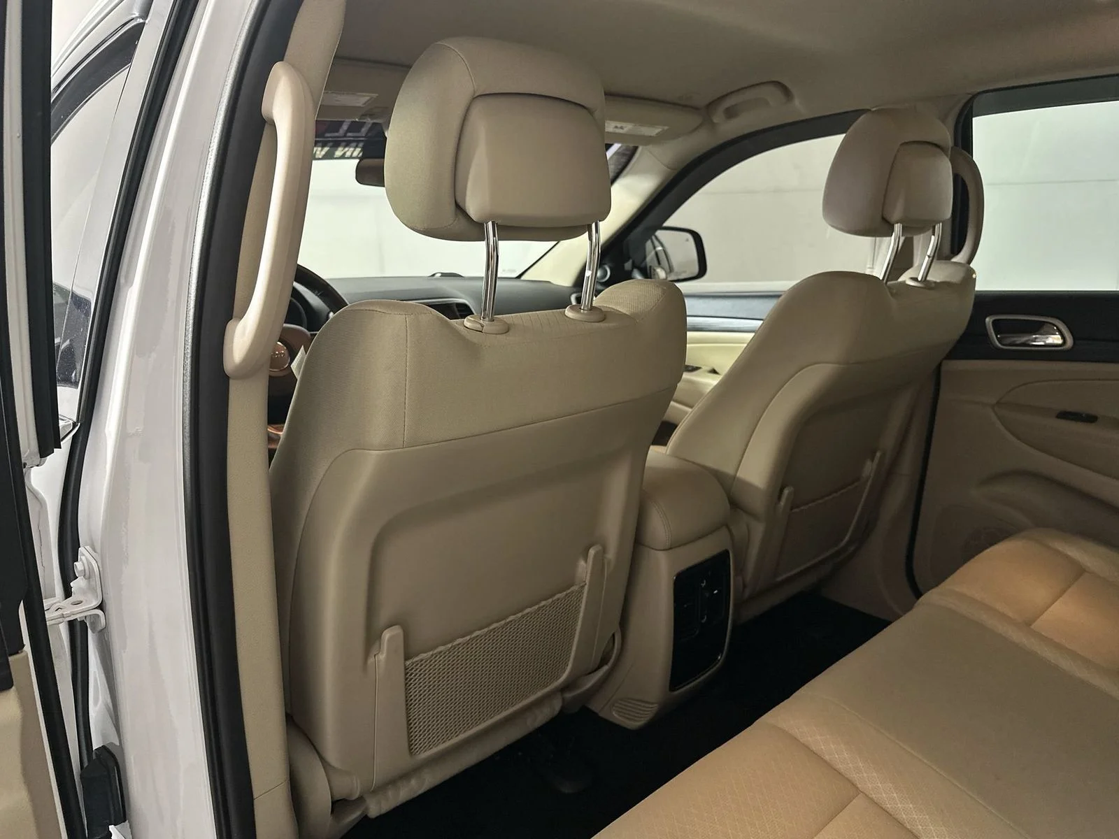 Used 2021 White Jeep Laredo E image 24