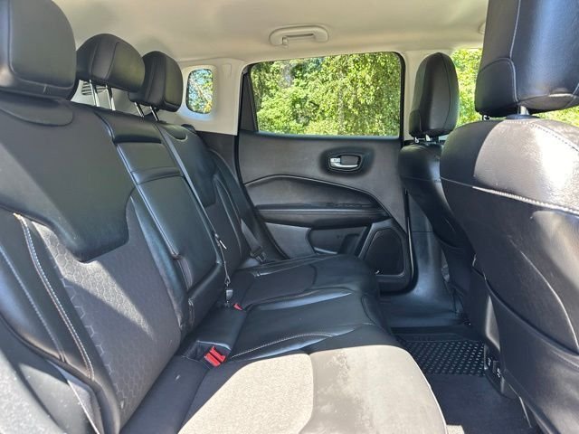 Used 2018 Billet Silver Metallic Clearcoat Jeep Latitude image 20
