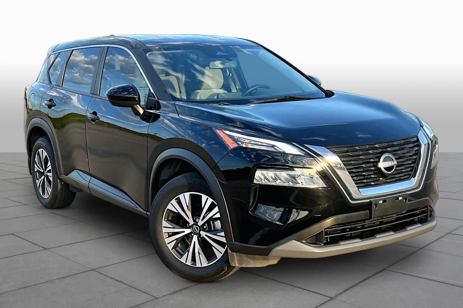 Used 2023 Super Black Nissan SV image 3