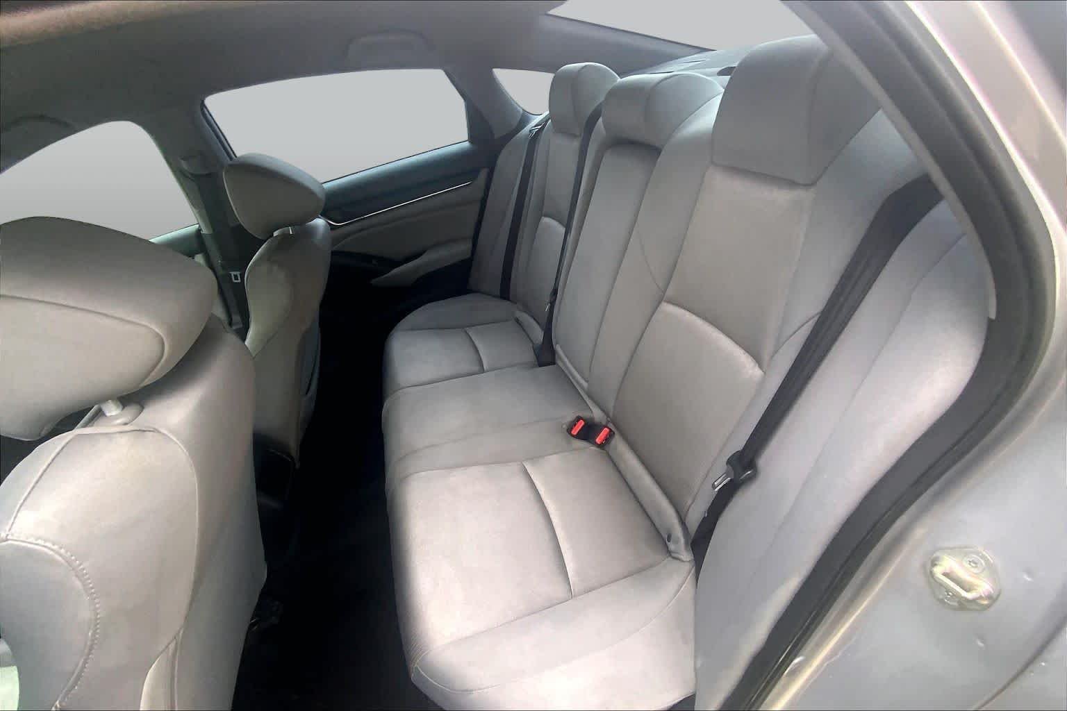 Used 2018 Lunar Silver Metallic Honda LX 1.5T image 20