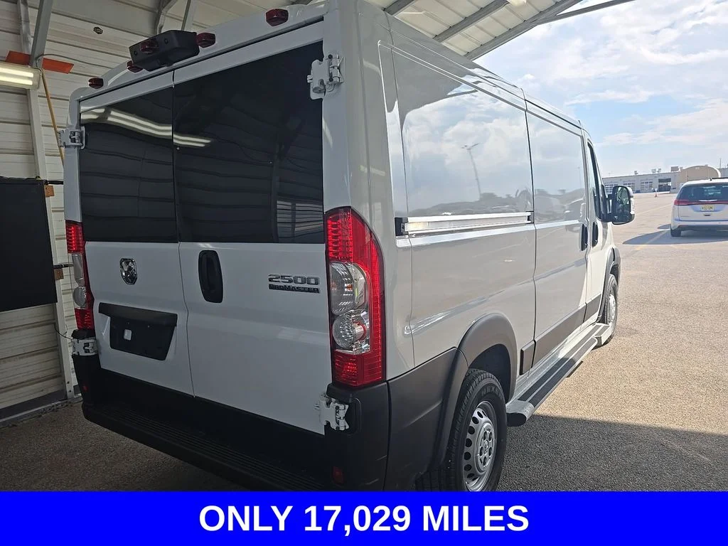 Used 2025 White Ram Base image 3