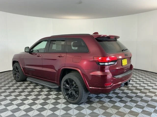Used 2017  Jeep Laredo image 7