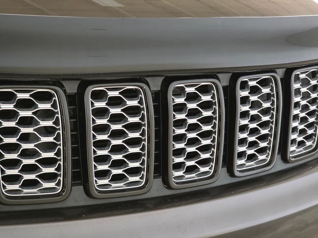 Used 2021 Gray Jeep Laredo X image 13
