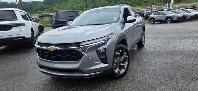 Used 2025 Gray Chevrolet LT image 4