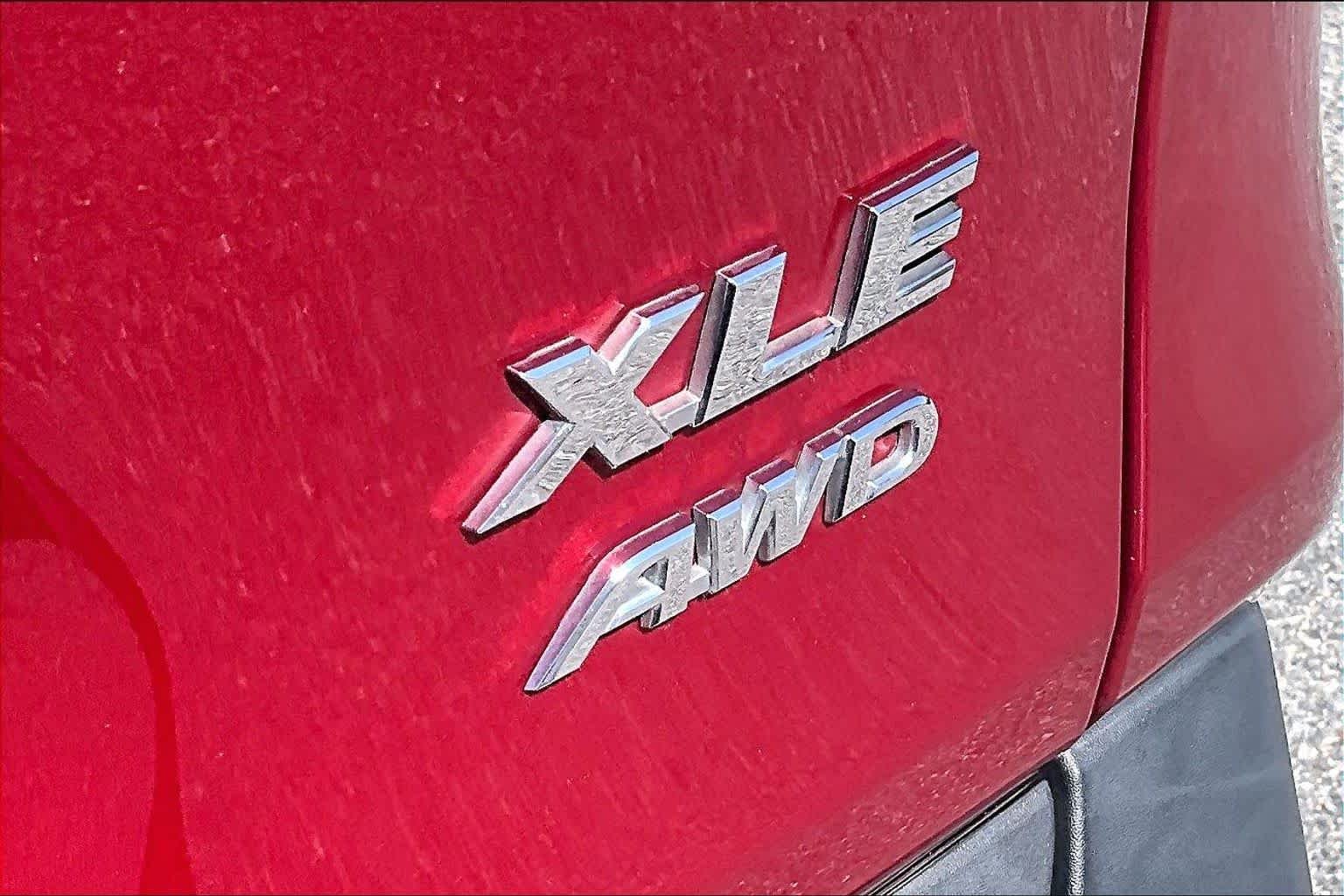Used 2021 Ruby Flare Pearl Toyota XLE image 10