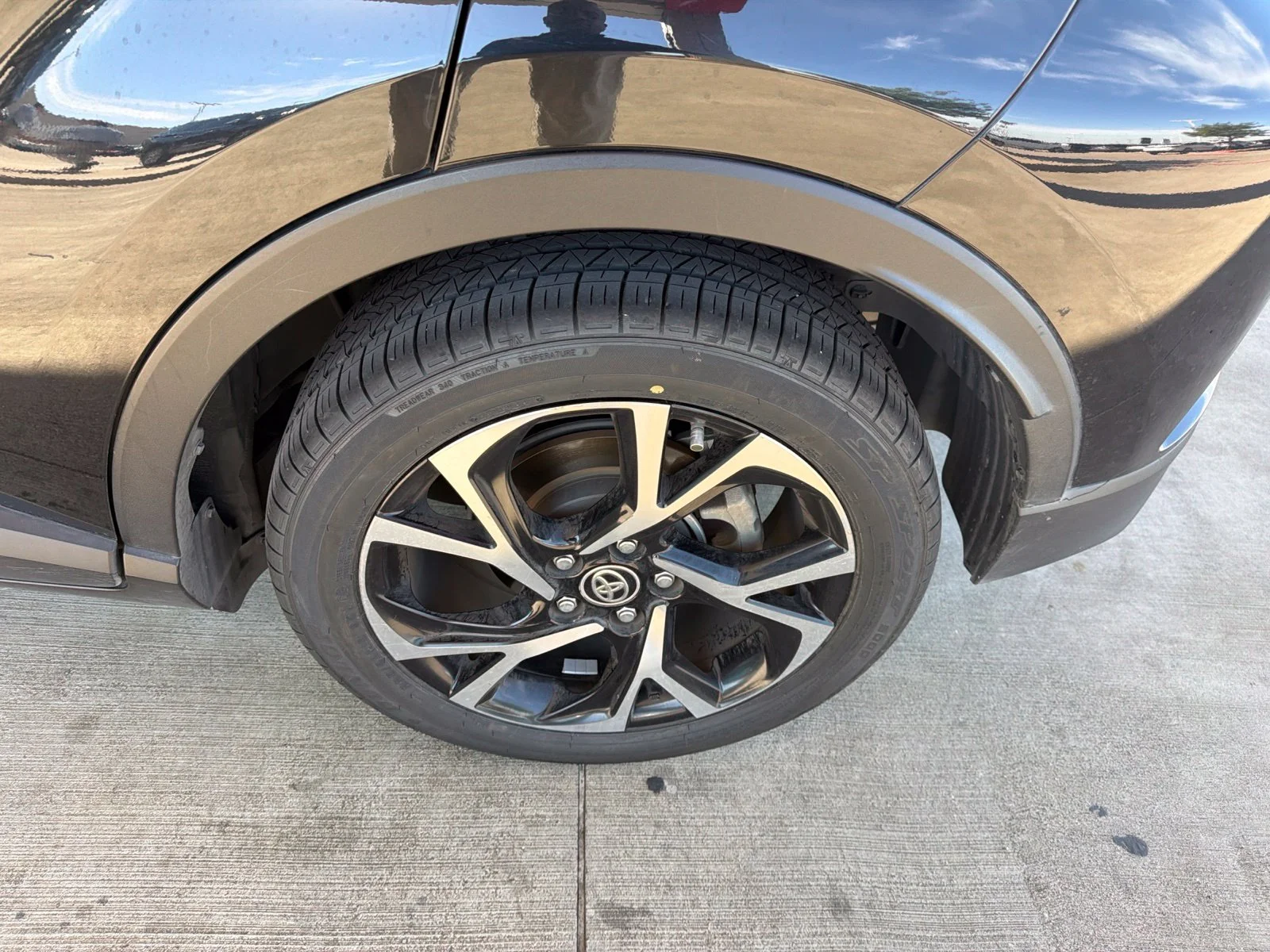 Used 2021  Toyota LE image 10