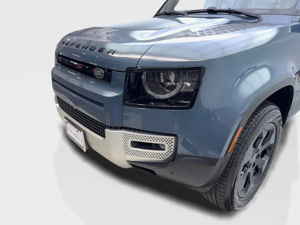 Used 2023 Blue Land Rover SE image 18