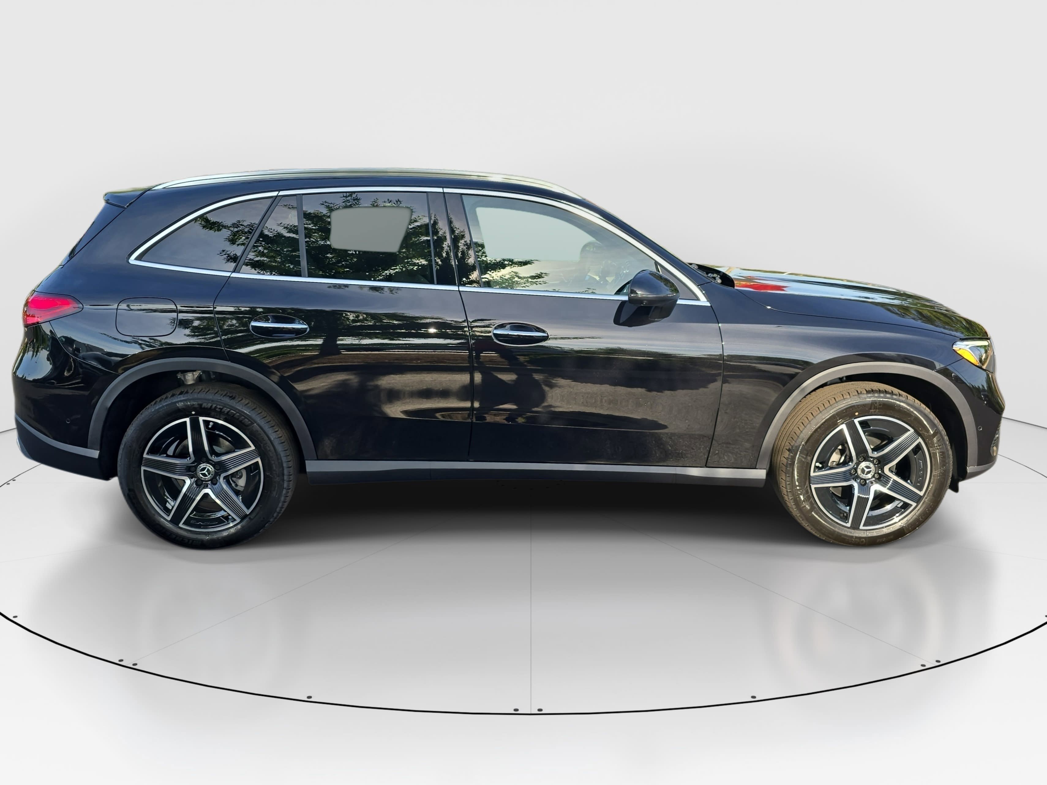 New 2026 Obsidian Black Metallic Mercedes-Benz GLC300 image 4