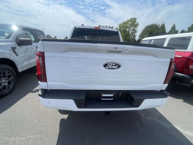 New 2026 Oxford White Ford XLT image 5