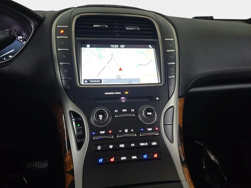 Used 2016 Black Lincoln Reserve image 22
