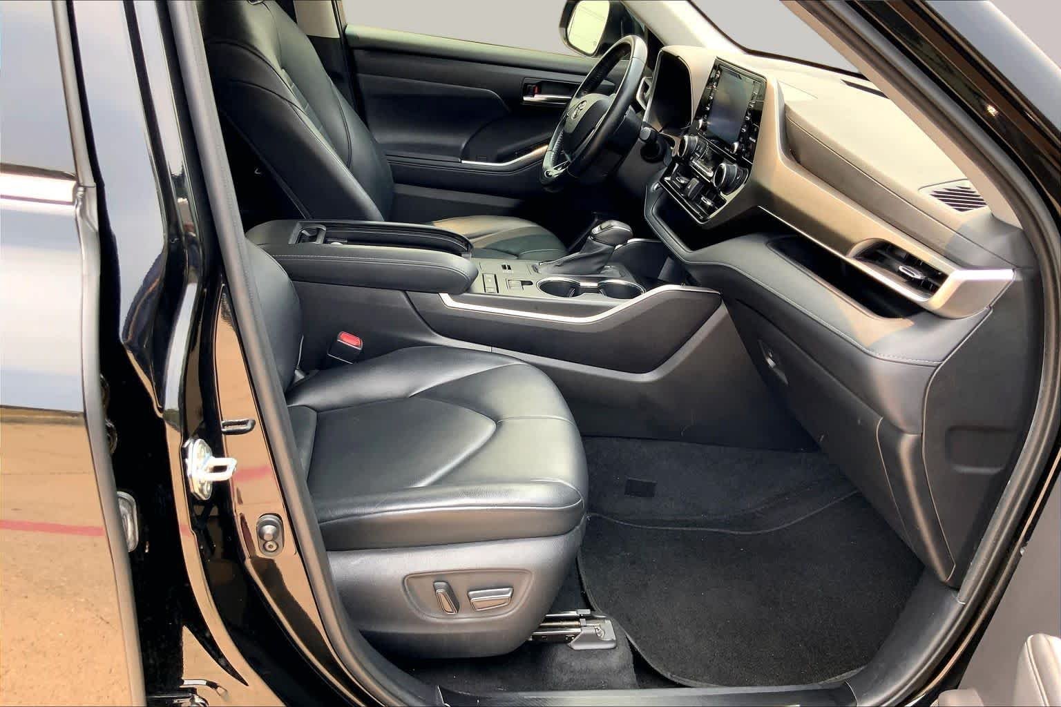 Used 2021 Midnight Black Metallic Toyota XLE image 9