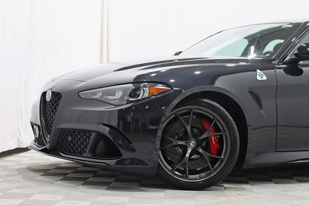 2024 Alfa Romeo Giulia Quadrifoglio photo 2