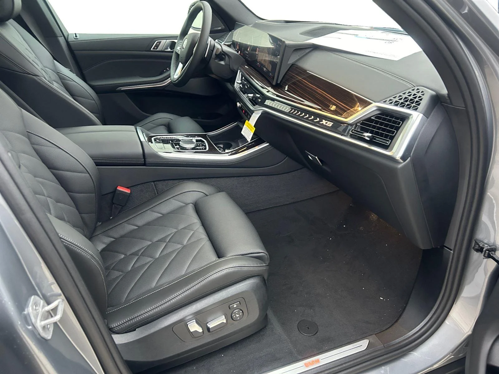 Used 2024 Skyscraper Grey Metallic BMW xDrive40i image 23