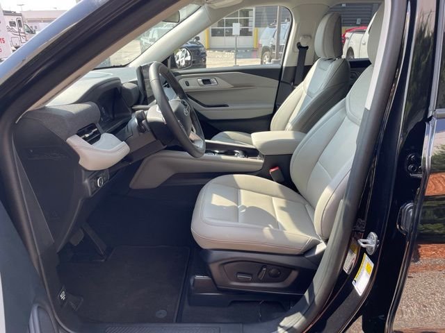 New 2026 Agate Black Metallic Ford Active image 12