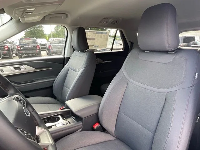 New 2026 Space White Metallic Ford Active image 33