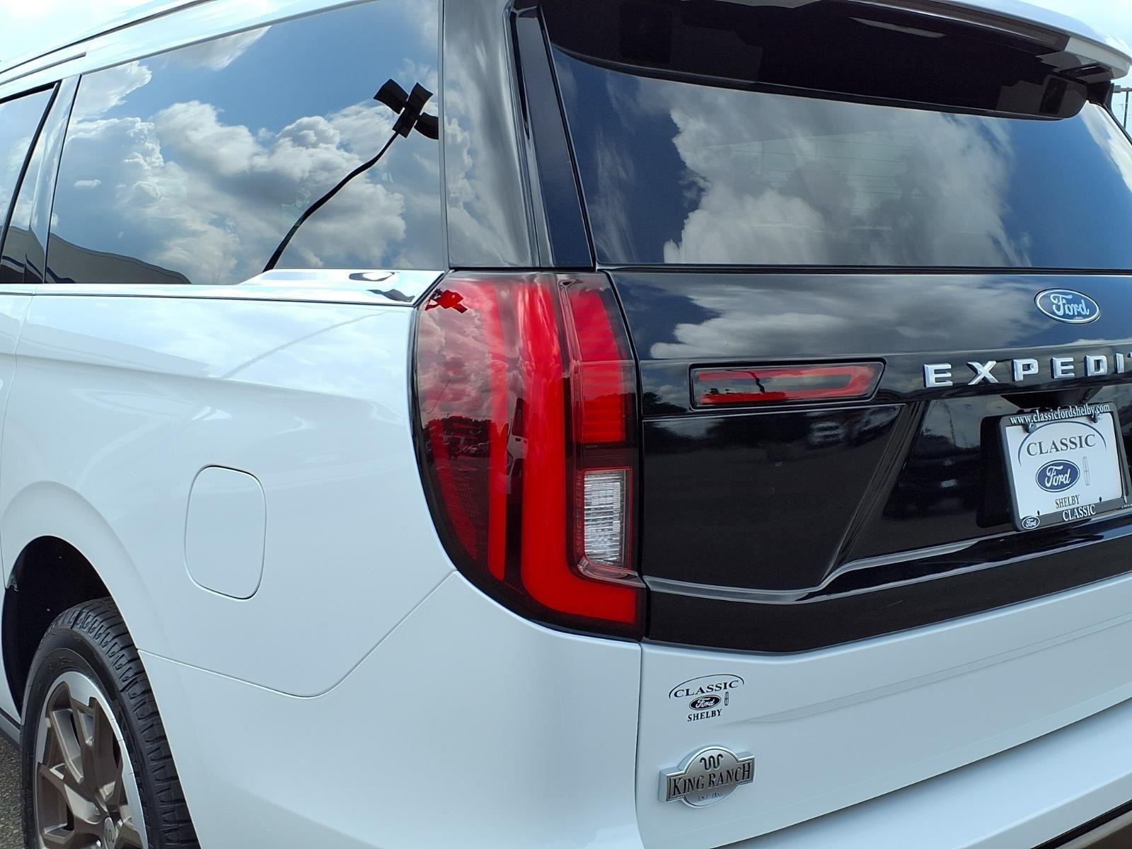 New 2026 Oxford White Ford MAX King Ranch® image 17