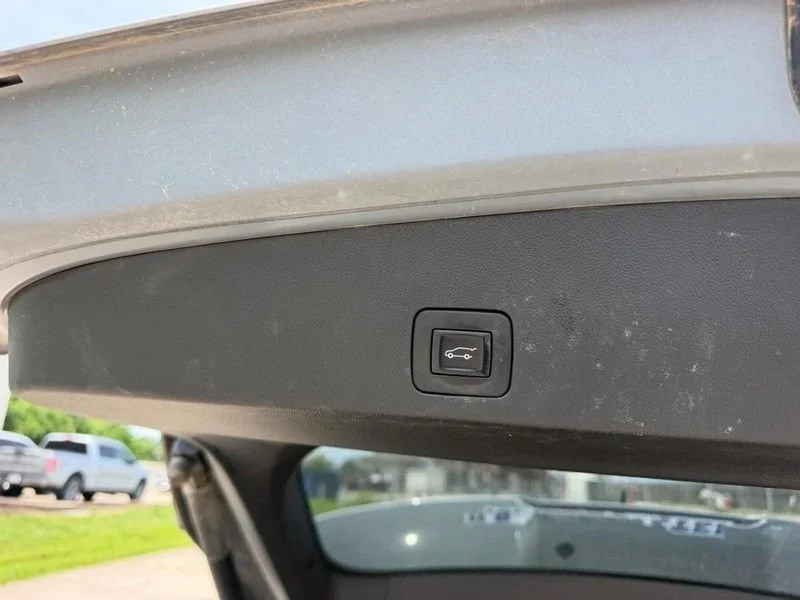 Used 2023 Moonstone Gray Metallic Buick Select image 6