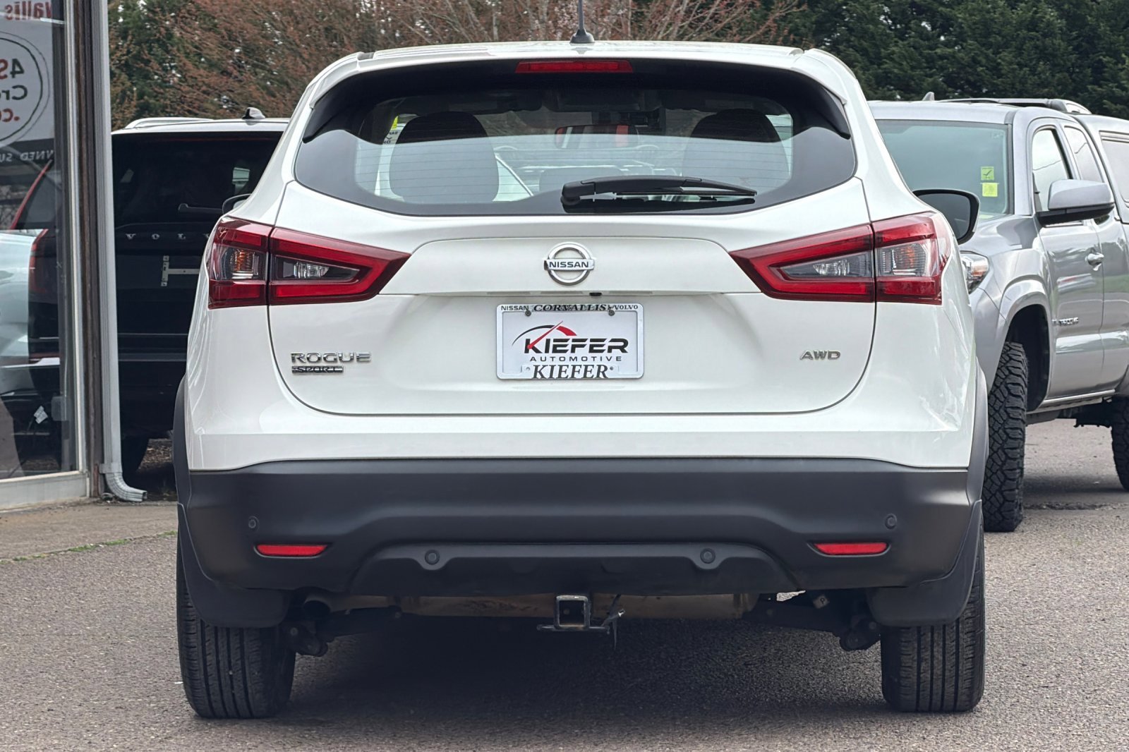 Used 2021 Glacier White Nissan S image 5