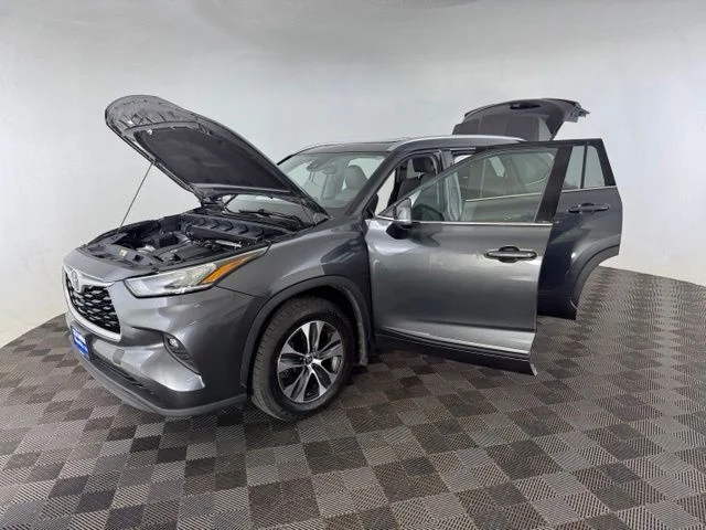 Used 2020 Gray Toyota XLE image 15