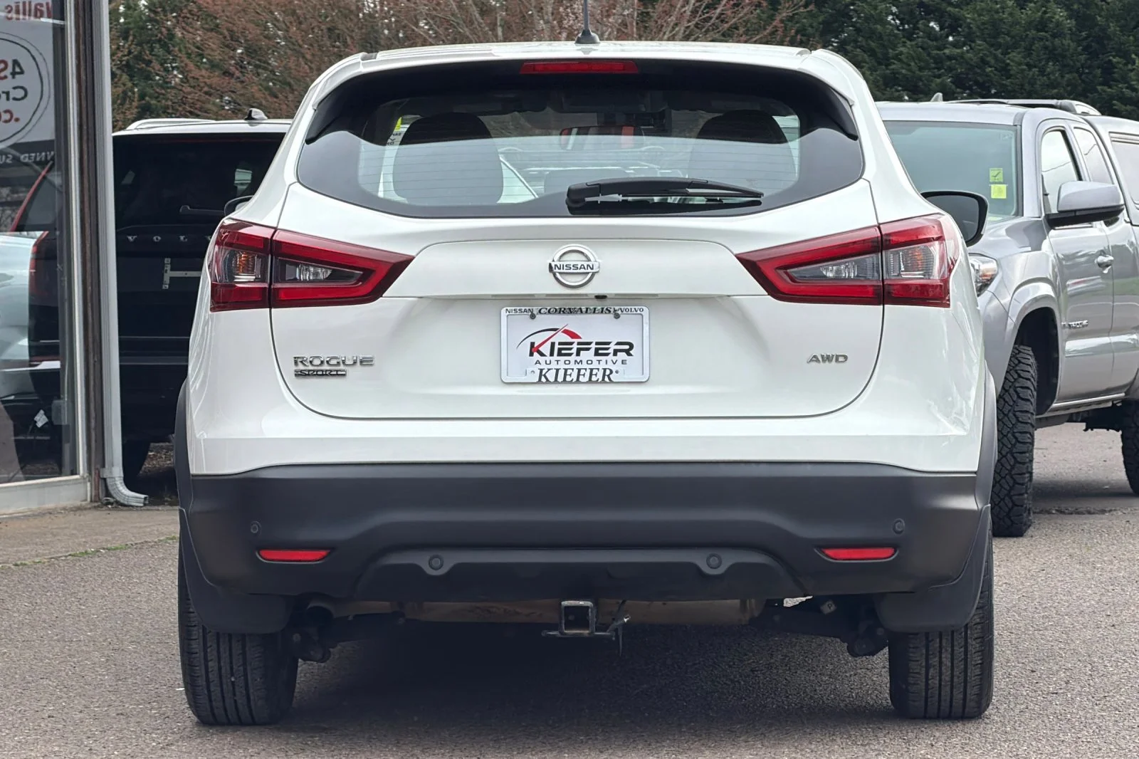 Used 2021 Glacier White Nissan S image 5