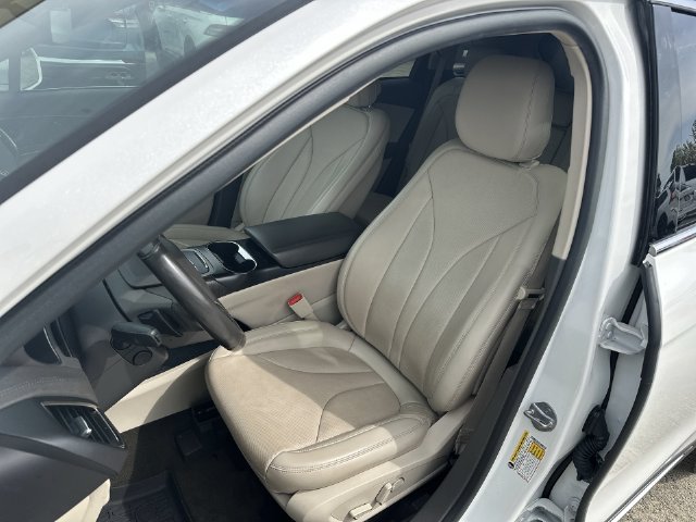 Used 2020 White Lincoln Reserve image 12