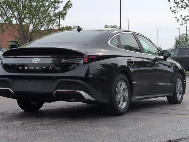 Used 2026 Black Hyundai SE image 7