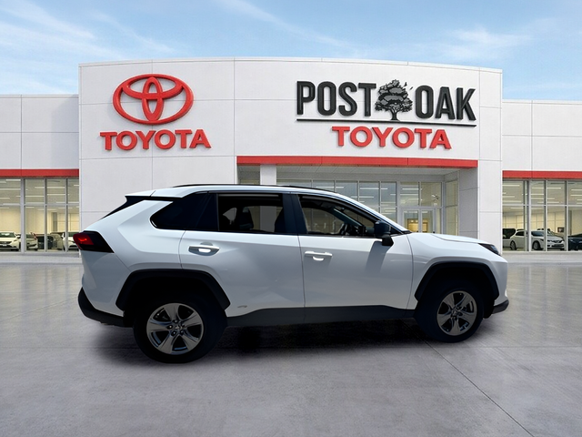 2025 Toyota RAV4 LE - Photo 8