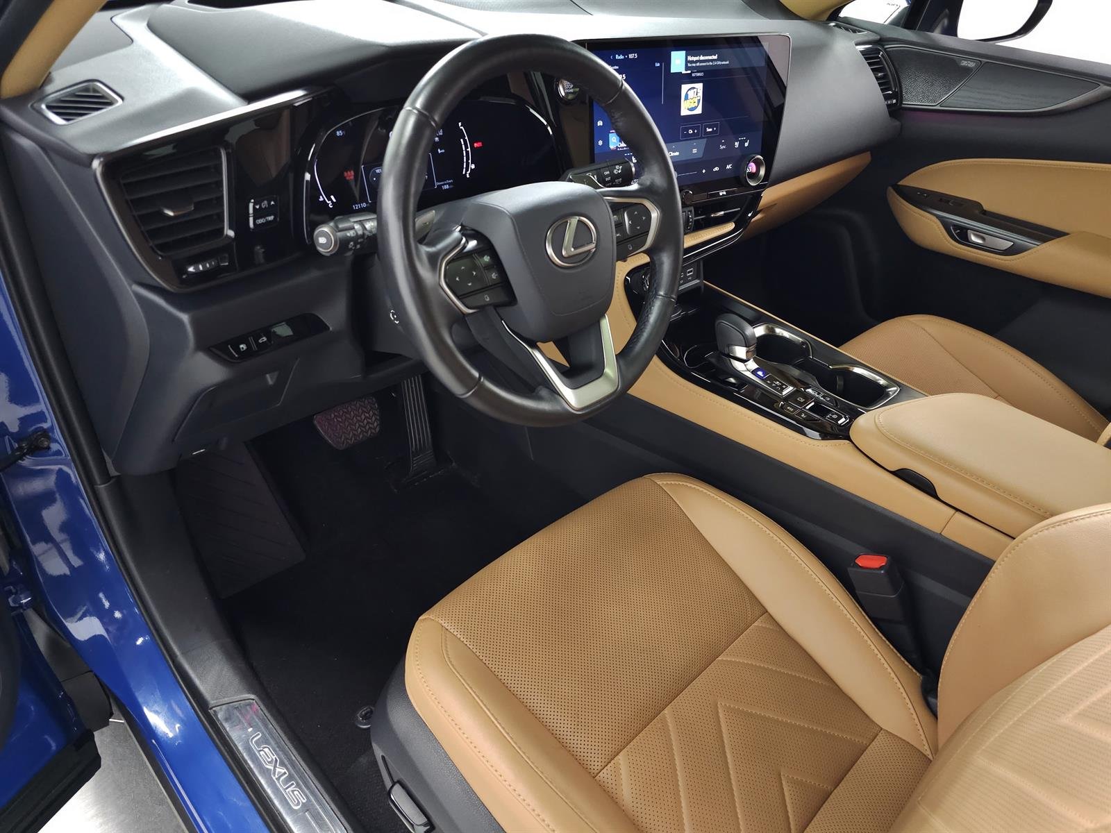 Certified Used 2025 Grecian Water 8y6 Lexus Luxury image 18