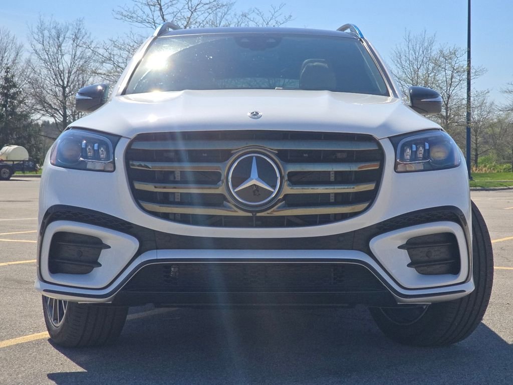 New 2026 MANUFAKTUR Moonlight White Metallic Mercedes-Benz GLS 580 image 11