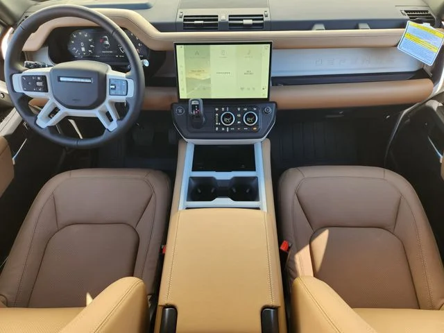 Used 2026 White Land Rover X-Dynamic SE image 19