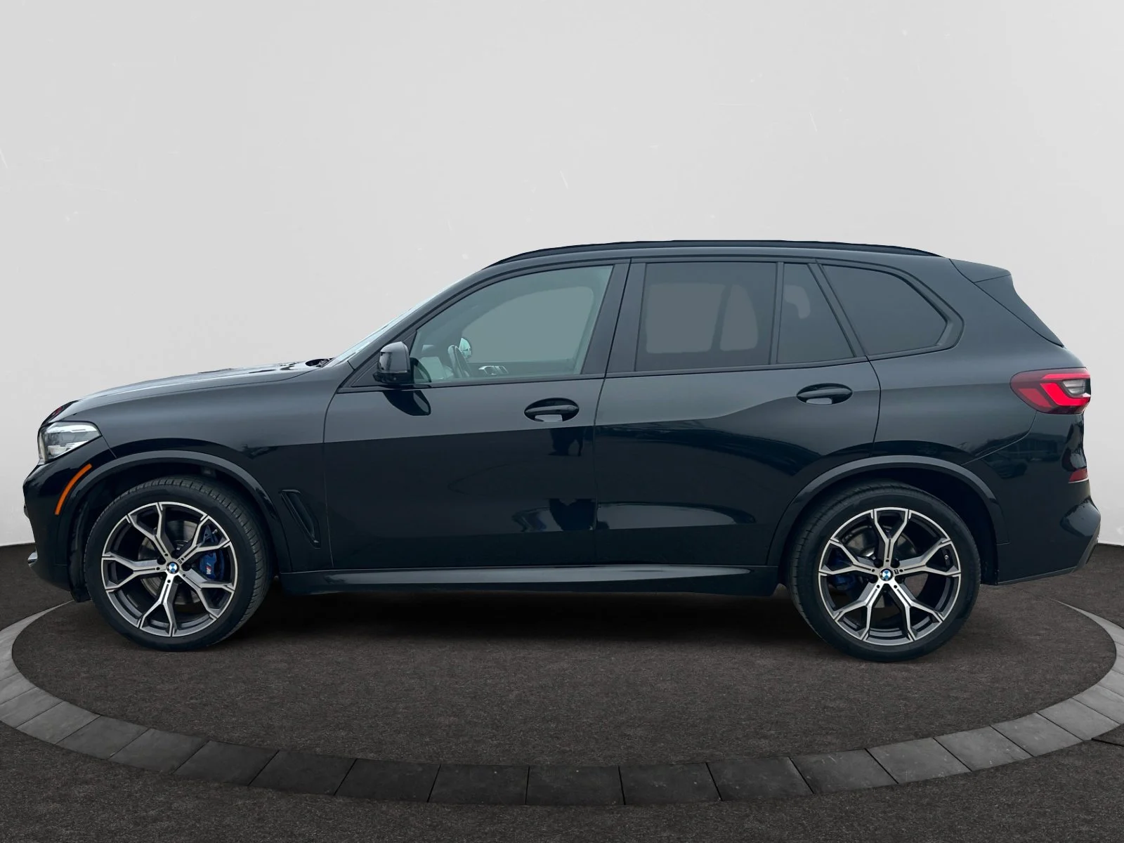 Used 2022 Black BMW xDrive40i image 2