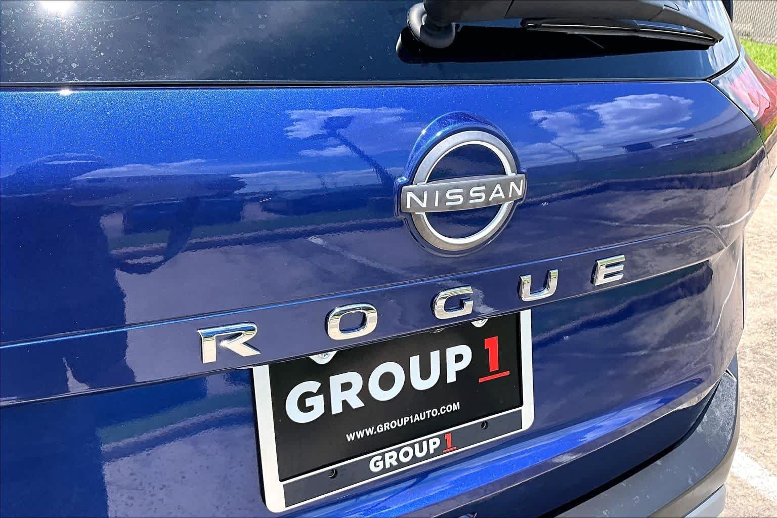 Used 2022 Caspian Blue Metallic Nissan S image 29