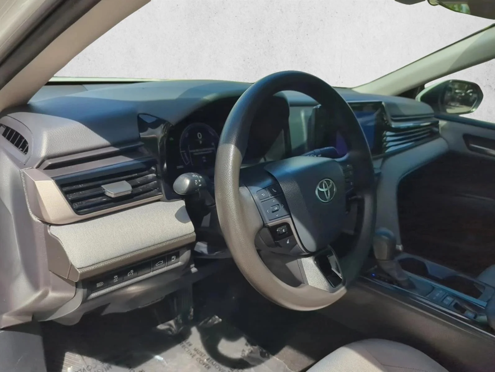 Used 2025 White Toyota LE image 14
