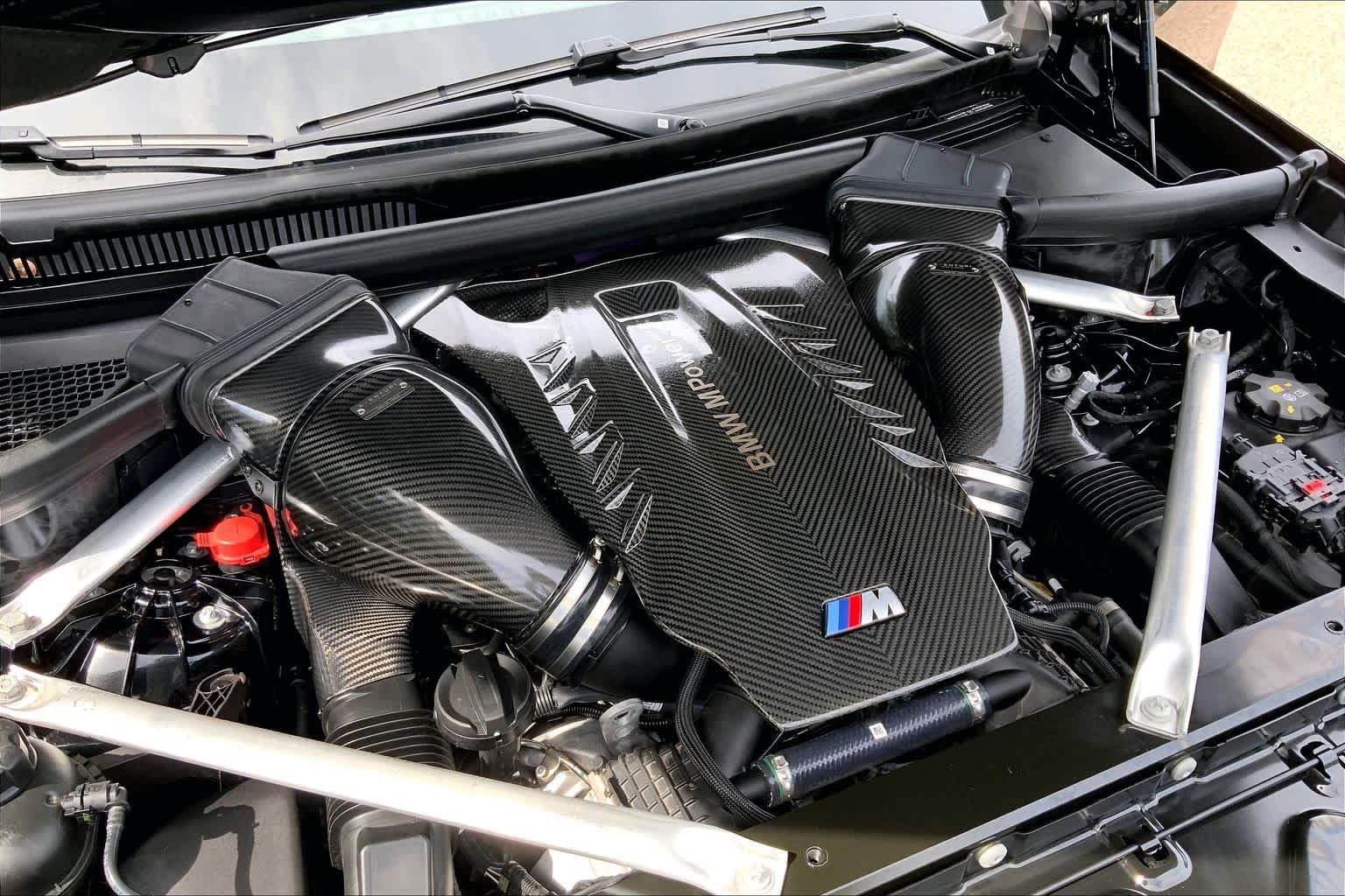 Used 2025 Black Sapphire Metallic BMW M60i image 32