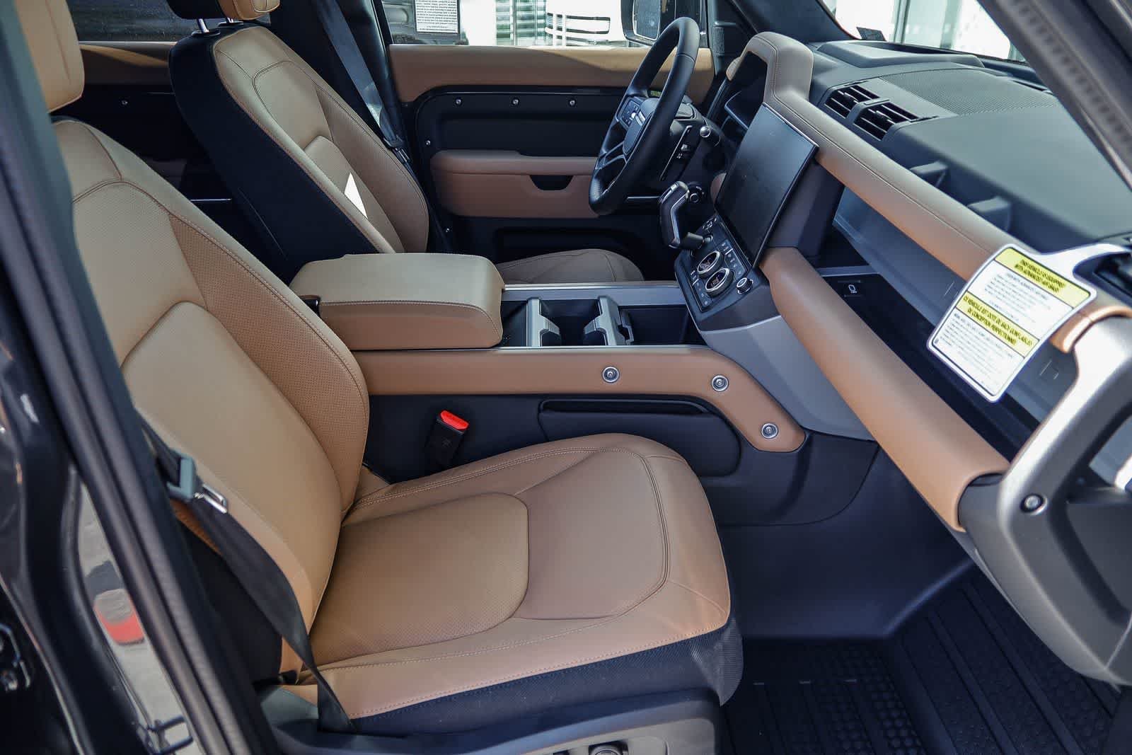 2026 Land Rover Defender V8 - Photo 12